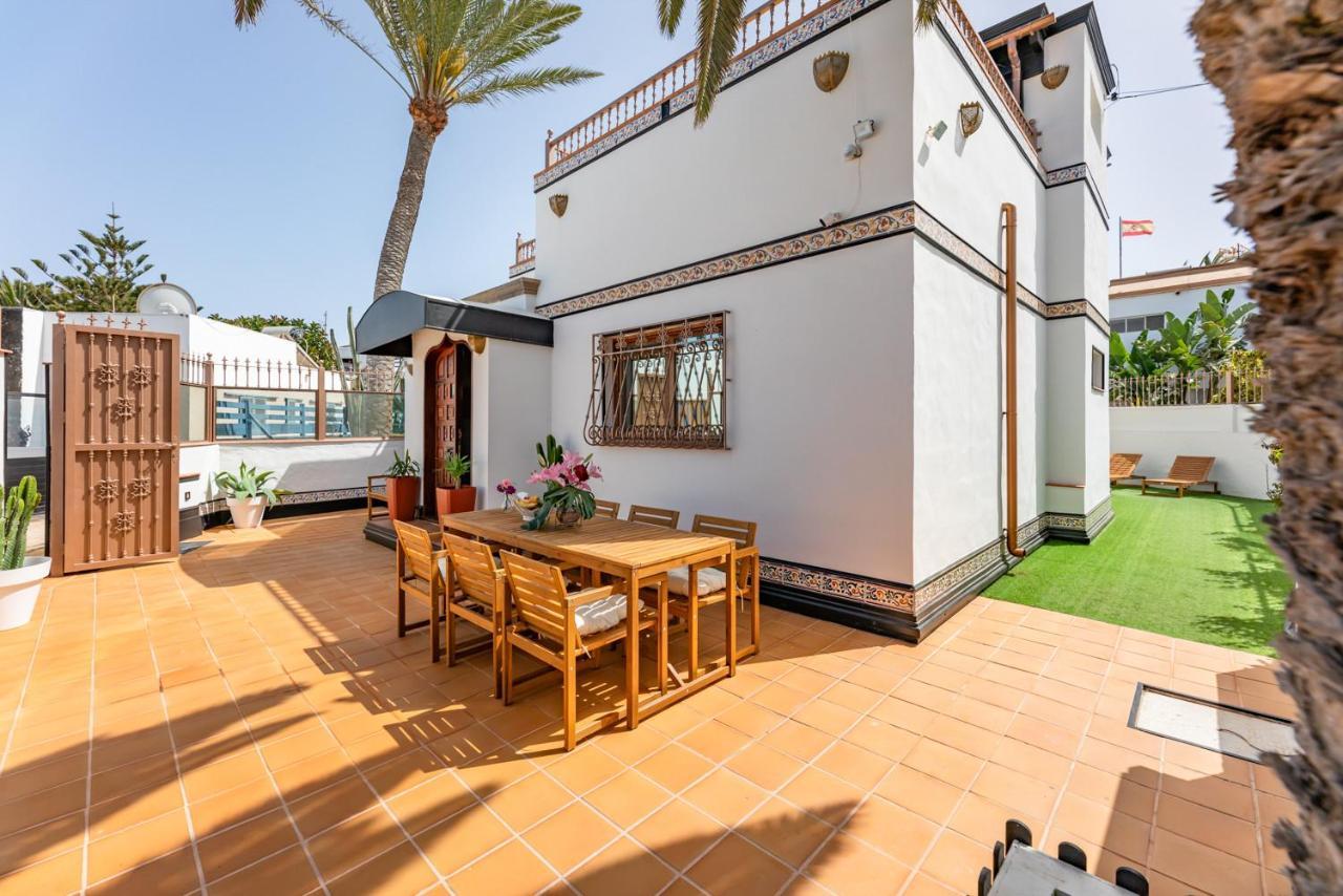 Villa Corralejo Bay Beachfront Corralejo By Holidays Home Eksteriør billede