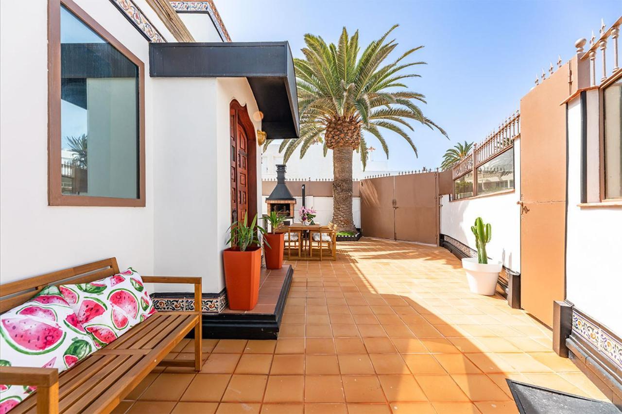 Villa Corralejo Bay Beachfront Corralejo By Holidays Home Eksteriør billede
